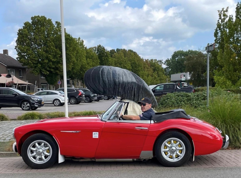 Opdracht-Puntenrit-een-foto-met-de-Healey-en-de-mascotte-van-Philippine